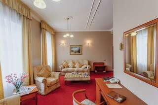 Отель Купеческий Красноярск Номер люкс с 1 двуспальной кроватью-4