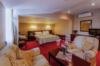 Отель Купеческий Красноярск Номер полулюкс с 1 двуспальной кроватью-2