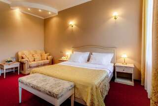 Отель Купеческий Красноярск Номер полулюкс с 1 двуспальной кроватью-7