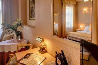 Отель Купеческий Красноярск Номер полулюкс с 1 двуспальной кроватью-8