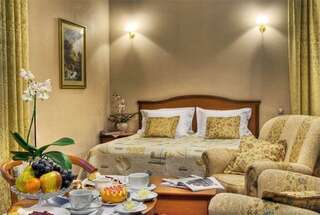 Отель Купеческий Красноярск Номер полулюкс с 1 двуспальной кроватью-11