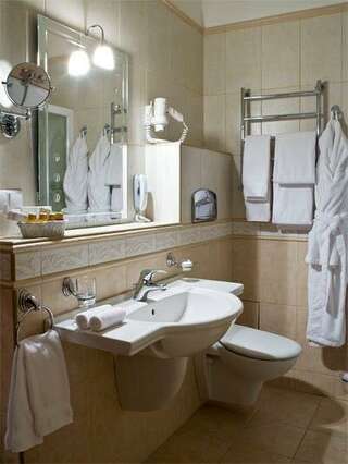 Отель Купеческий Красноярск Номер полулюкс с 1 двуспальной кроватью-10